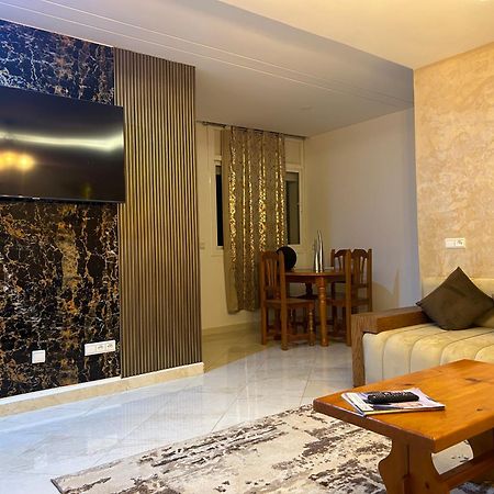 Apprt Lux Apartment Уджда Екстериор снимка