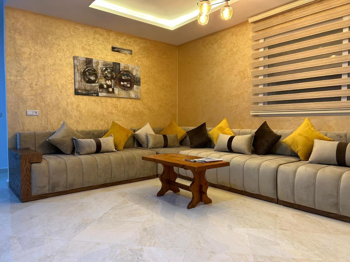 Apprt Lux Apartment Уджда Екстериор снимка